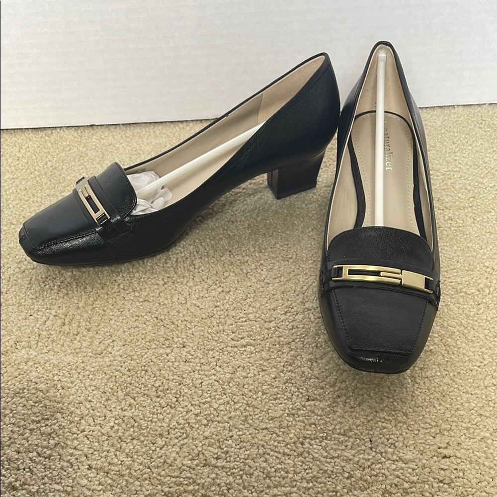 Black Naturalizer Women's heel with gold accent